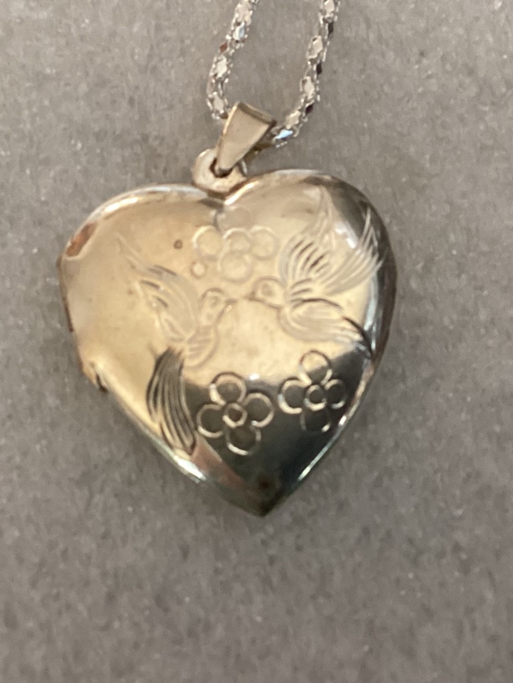 925 Sterling Silver Birds & Flowers Etched Heart Locket Pendant Necklace - Picture 2 of 6